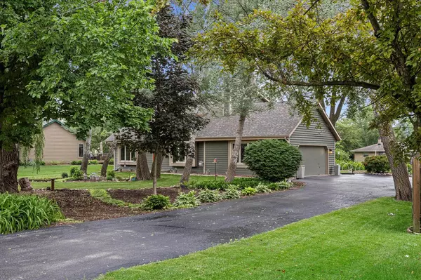Muskego, WI 53150,S74W14933 Woods ROAD
