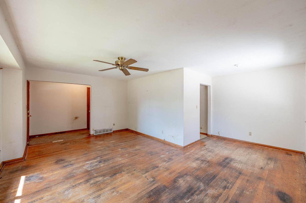 West Allis, WI 53214,1215 S 91st STREET