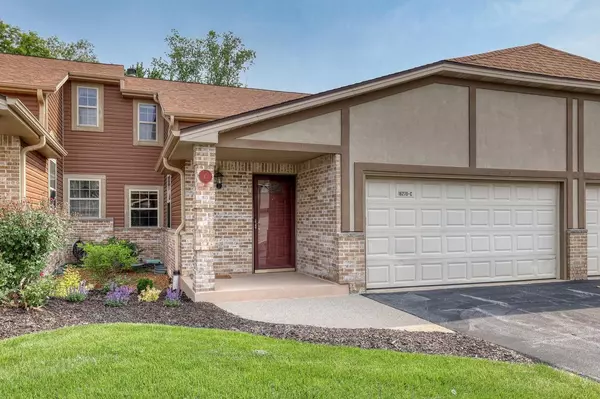 N113W16270 Sylvan CIRCLE #15, Germantown, WI 53022