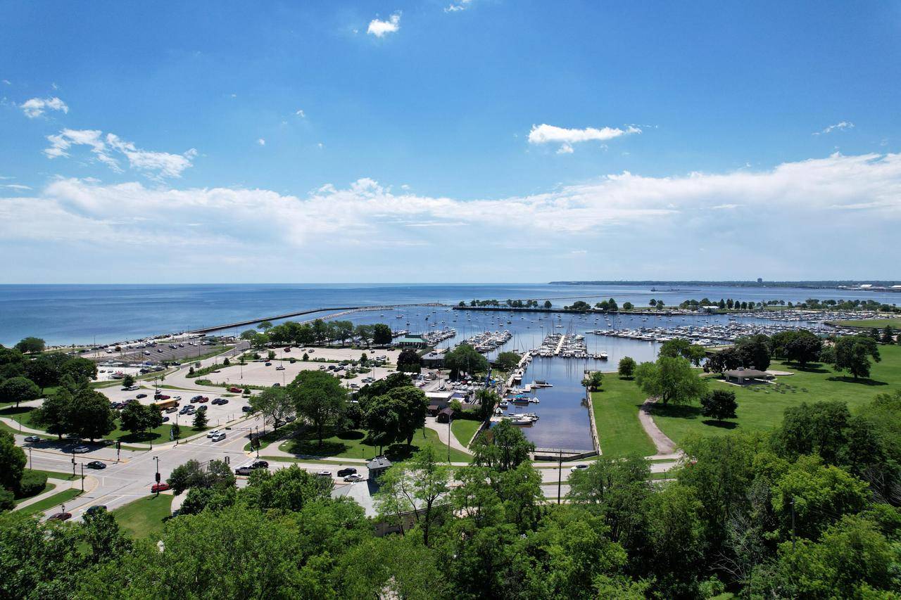 1919 N Summit AVENUE #11C, Milwaukee, WI 53202