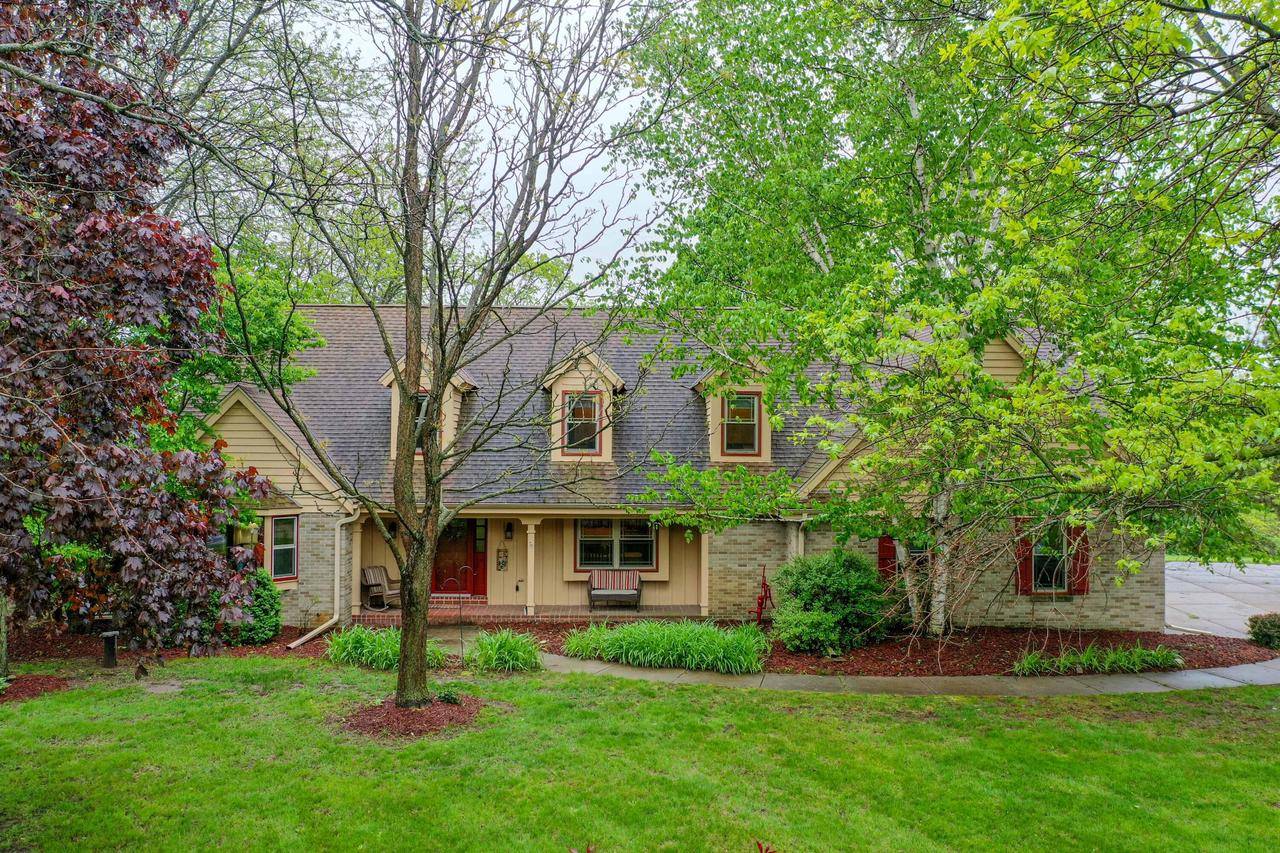 S50W23435 Woodchuck LANE, Waukesha, WI 53189