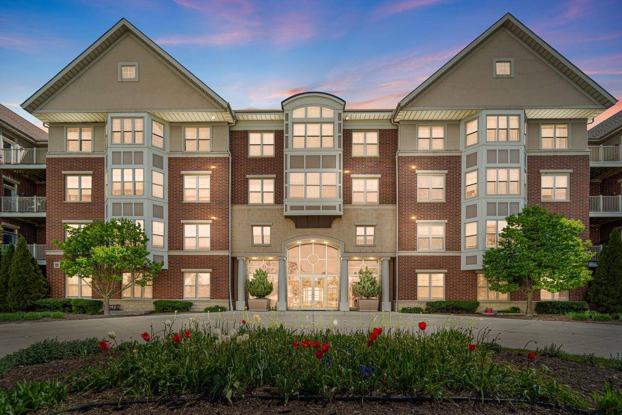 4110 S Lake DRIVE #333, Milwaukee, WI 53235