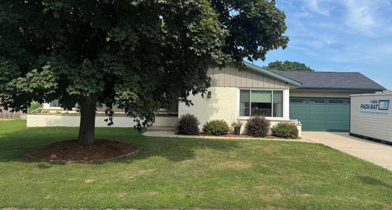 1221 Christopher COURT, Oconomowoc, WI 53066