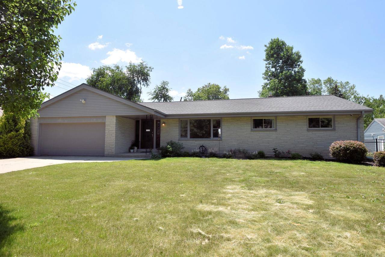 9929 W Ruby AVENUE, Wauwatosa, WI 53225