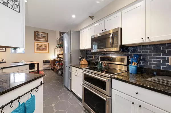 Milwaukee, WI 53202,270 E Highland AVENUE #437
