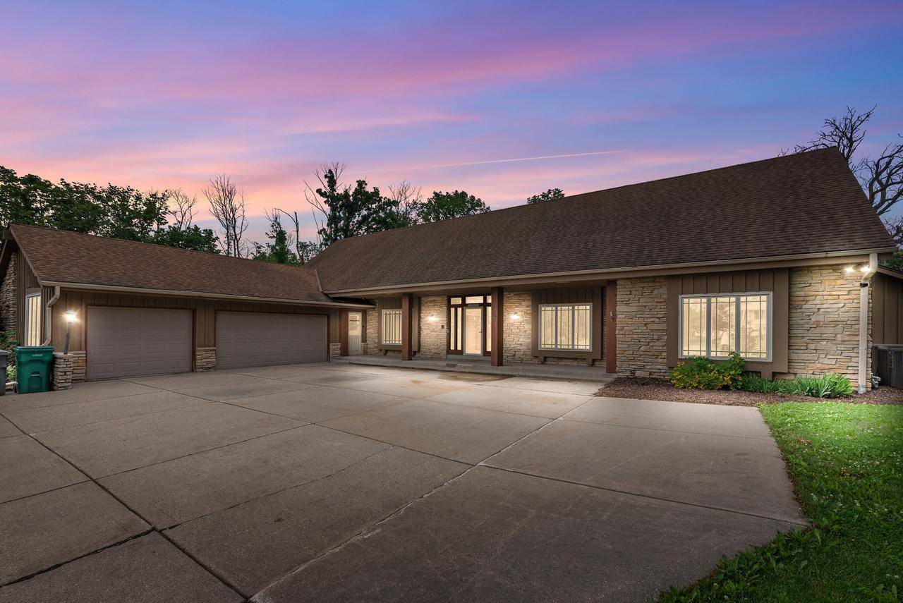 W162N8224 Tamarack COURT, Menomonee Falls, WI 53051