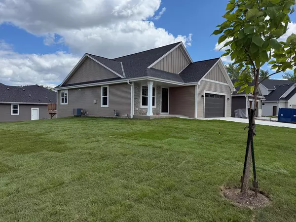1136 Oxbow COURT, Pewaukee, WI 53072