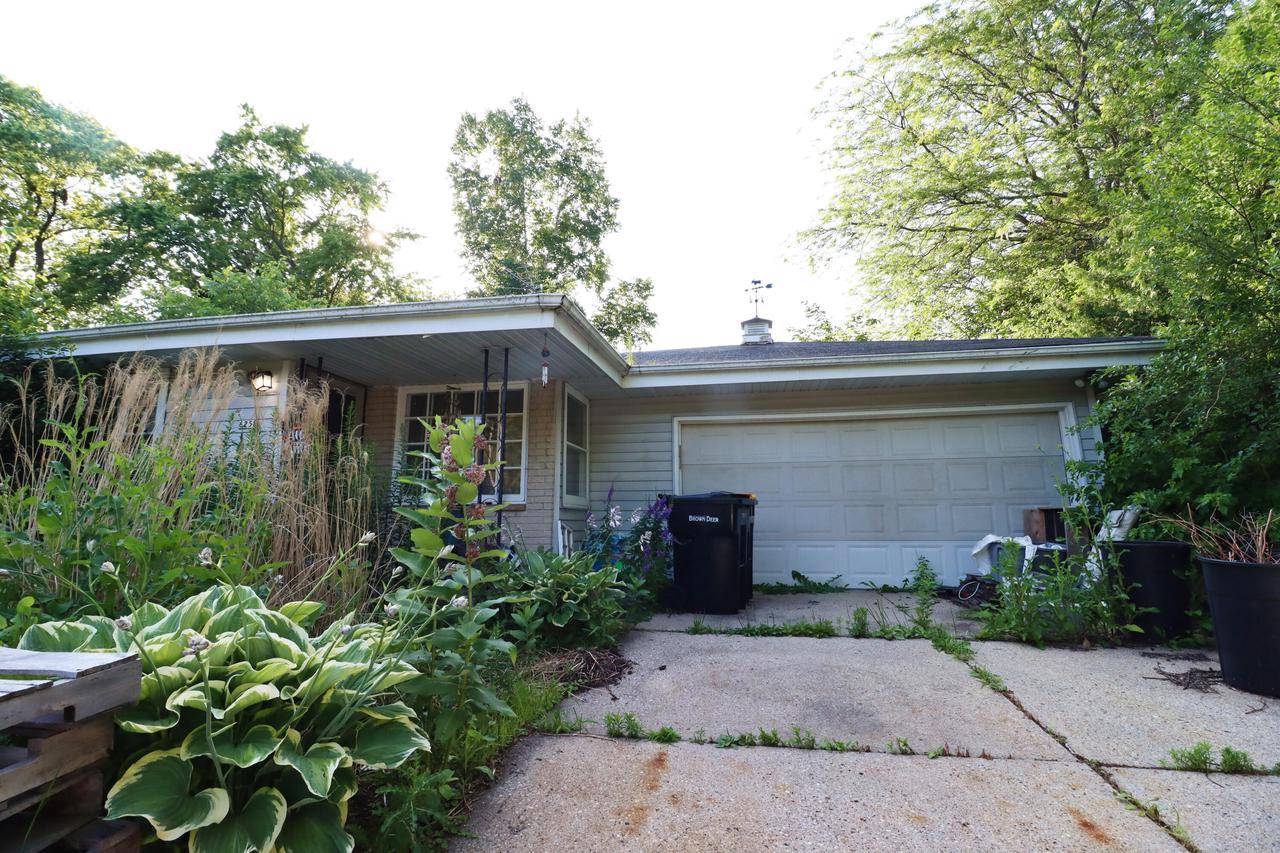 6258 W Tower AVENUE, Brown Deer, WI 53223
