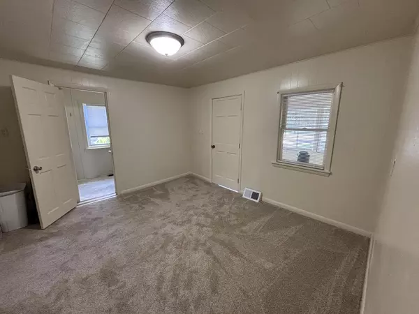 Watertown, WI 53098,228 Lounsbury STREET