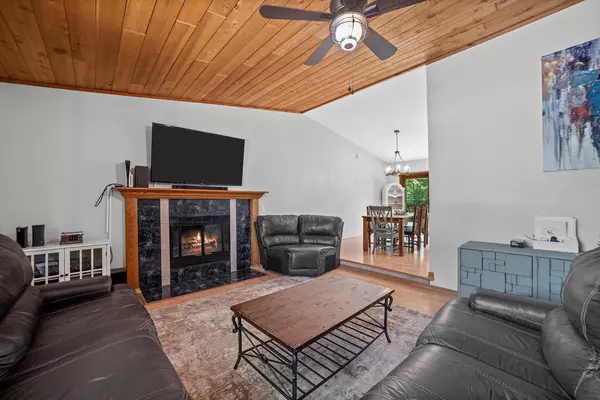 Hales Corners, WI 53130,11811 W Woodland CIRCLE