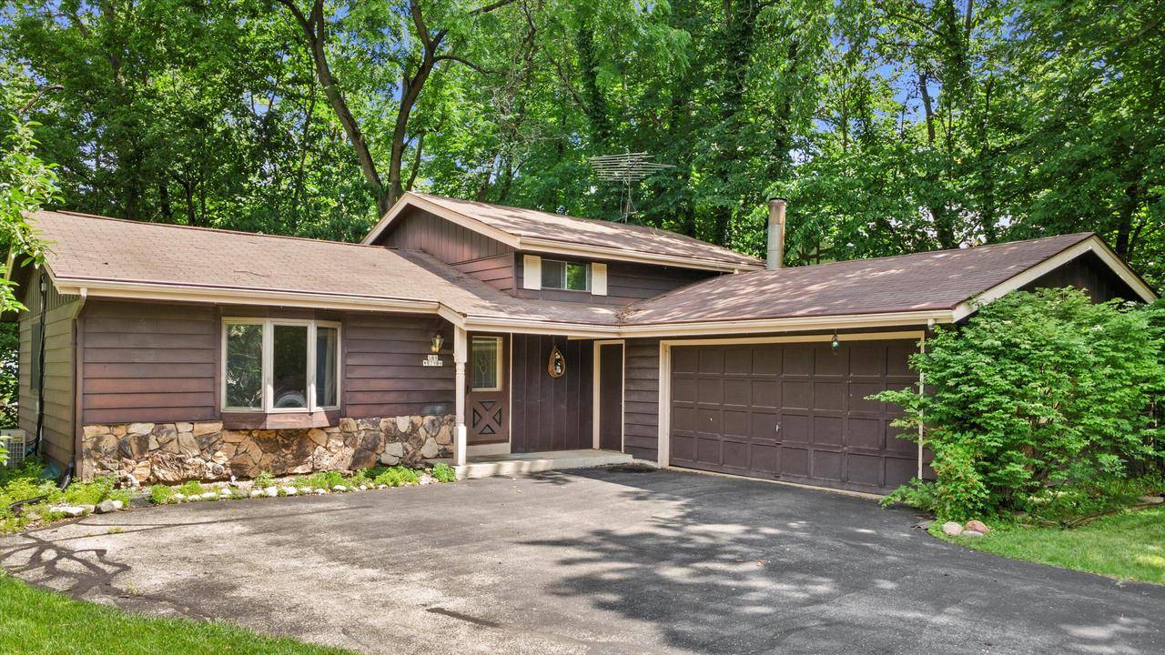 S68W17906 East DRIVE, Muskego, WI 53150