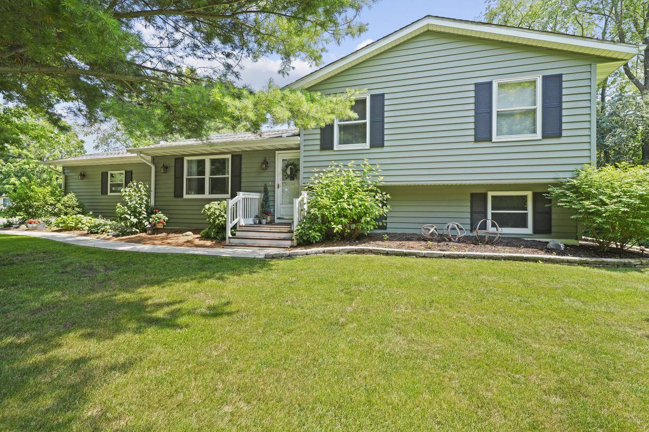 W5521 Cottonwood ROAD, Elkhorn, WI 53121