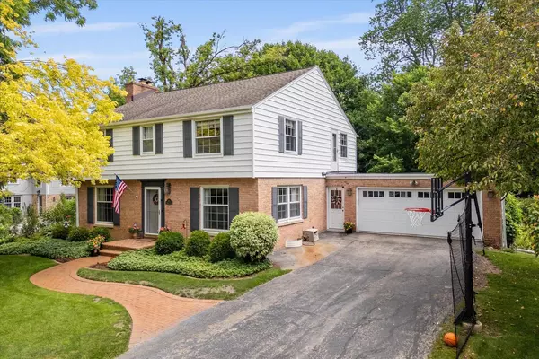 810 Kurtis DRIVE, Elm Grove, WI 53122