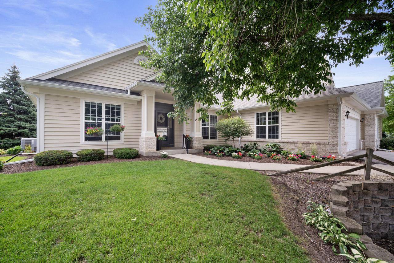 W233N3050 Oakmont COURT #A, Pewaukee, WI 53072