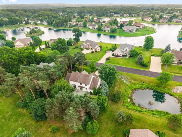 Dousman, WI 53118,412 Sand Hill LANE