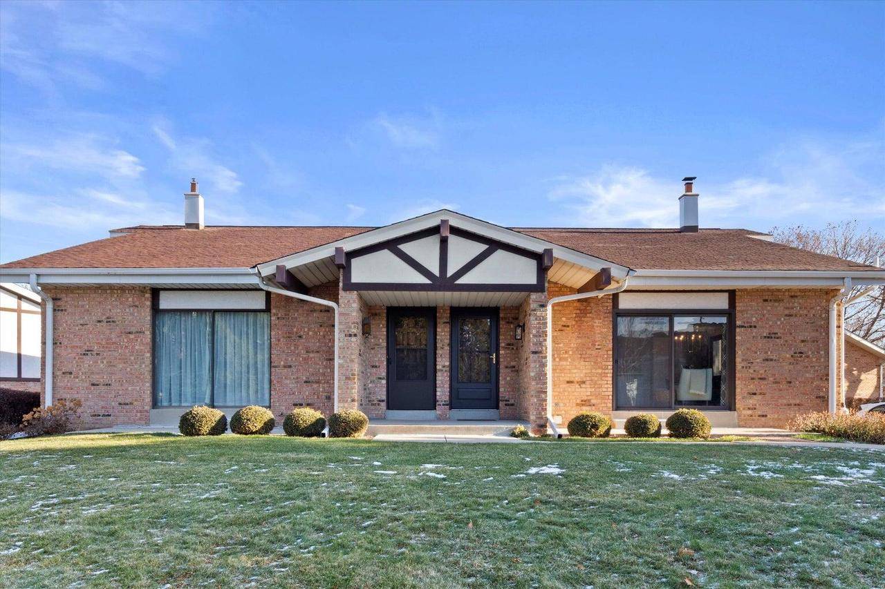 W54N107 McKinley COURT, Cedarburg, WI 53012