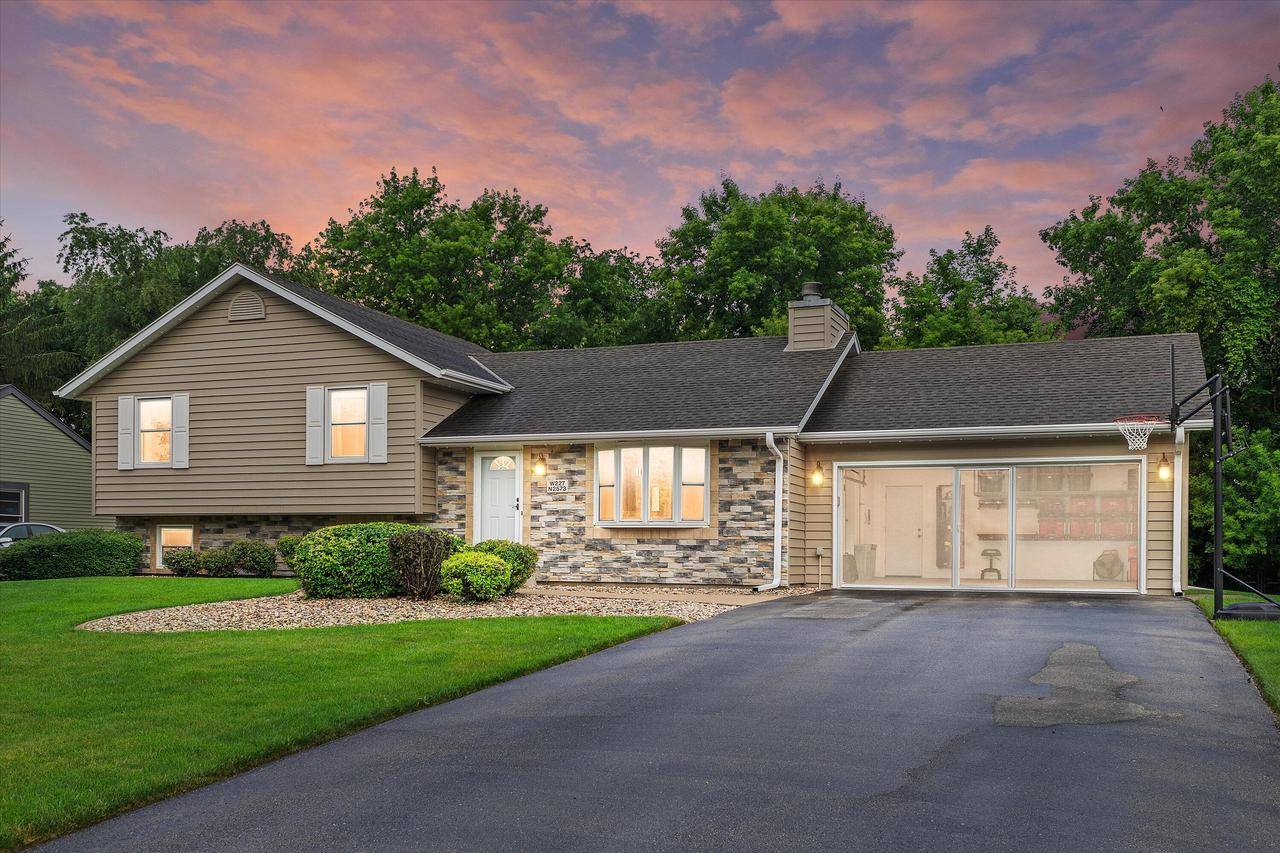W227N2573 Meadowood LANE, Waukesha, WI 53186