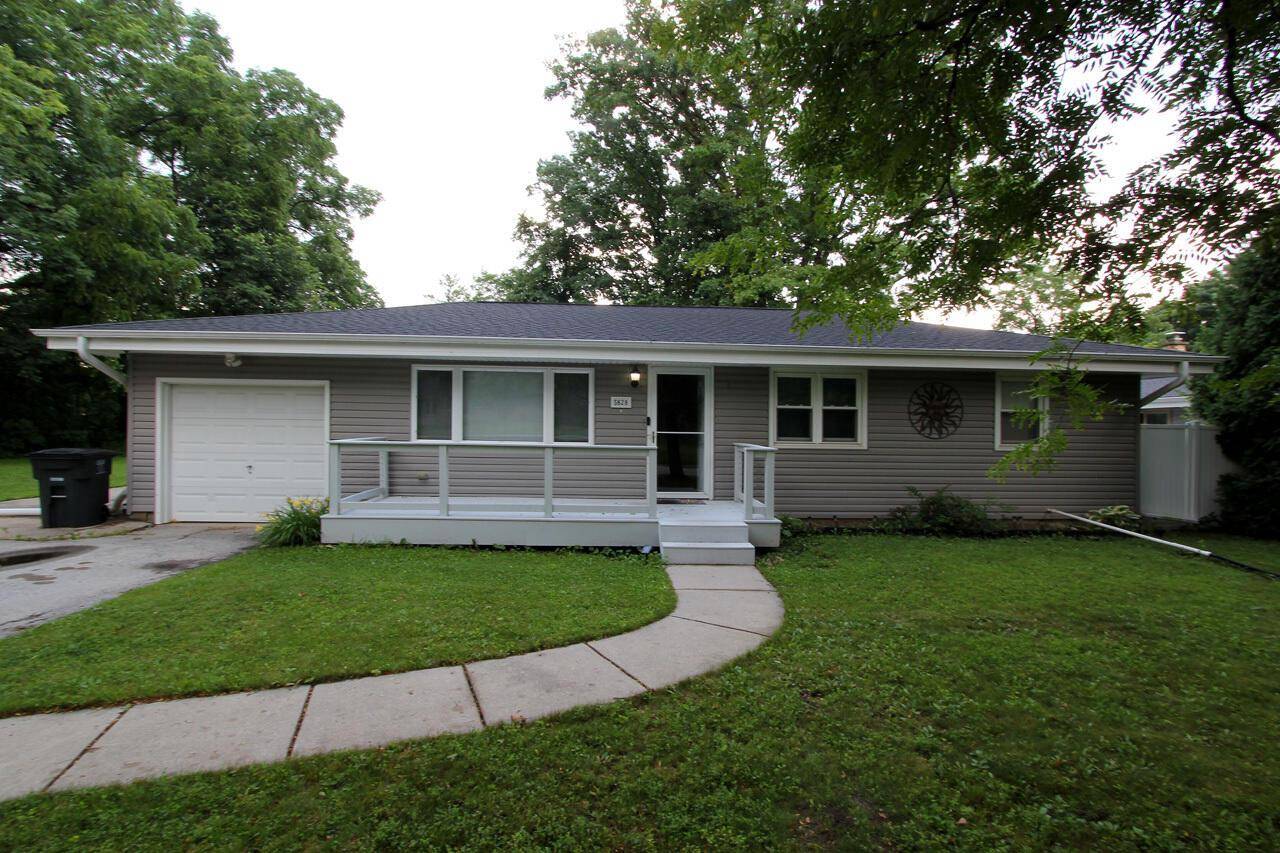 5828 S 41st STREET, Greenfield, WI 53221