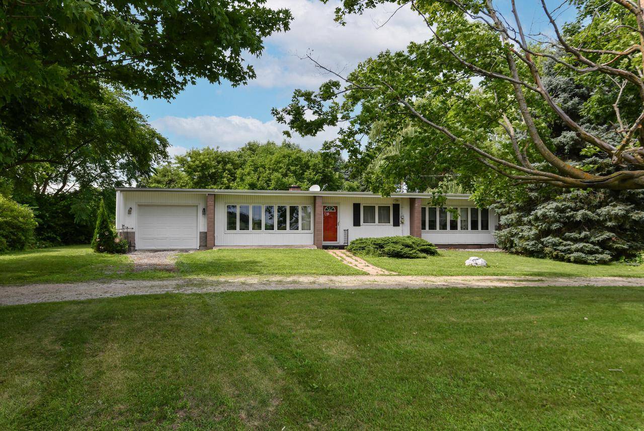 S103W26370 Maple AVENUE, Mukwonago, WI 53149