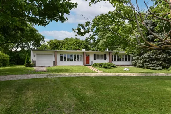 S103W26370 Maple AVENUE, Mukwonago, WI 53149