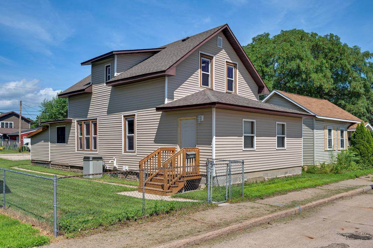1227 George STREET, La Crosse, WI 54603