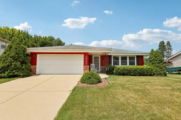 1213 River Park CIRCLE W, Mukwonago, WI 53149