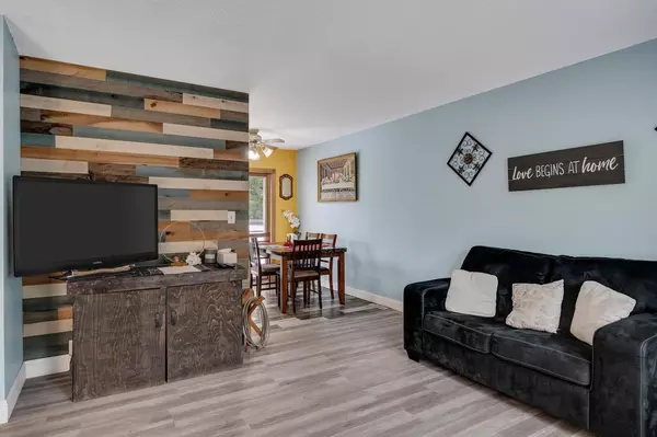 Onalaska, WI 54650,607 11th AVENUE N