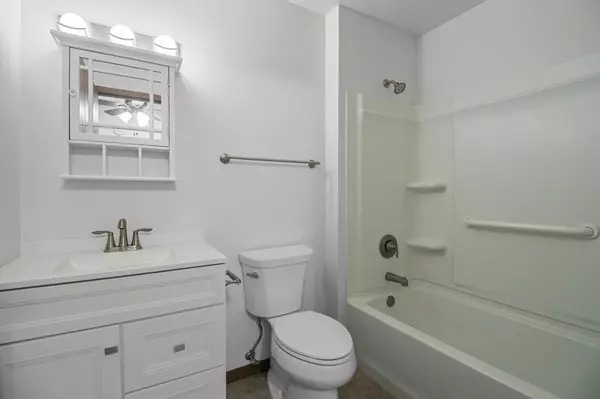 Onalaska, WI 54650,920 12th AVENUE S