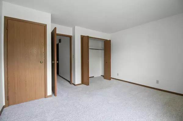 Onalaska, WI 54650,920 12th AVENUE S