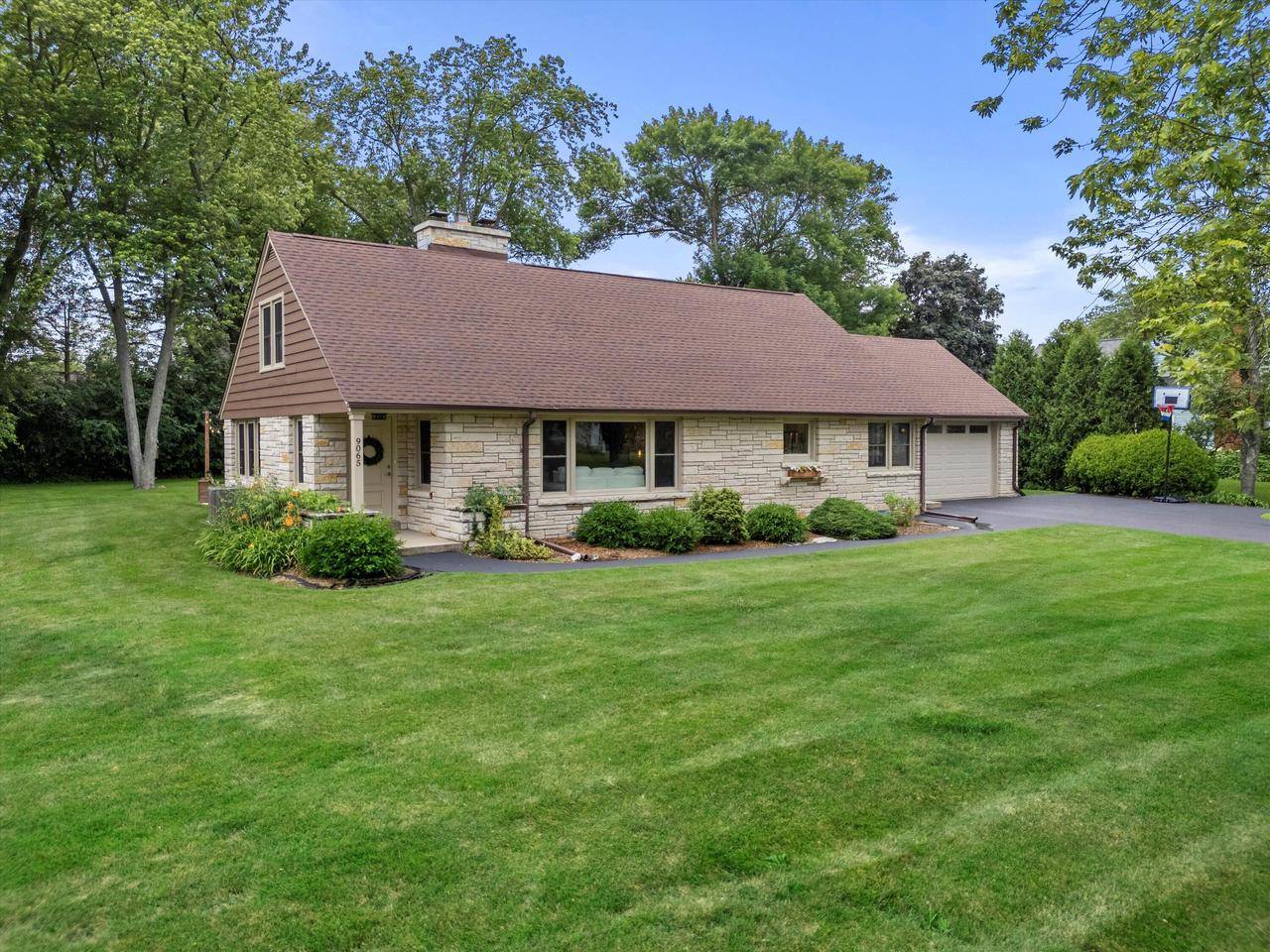 9065 N Tennyson DRIVE, Bayside, WI 53217