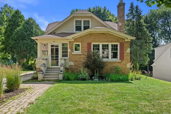 541 Highlandview DRIVE, West Bend, WI 53095