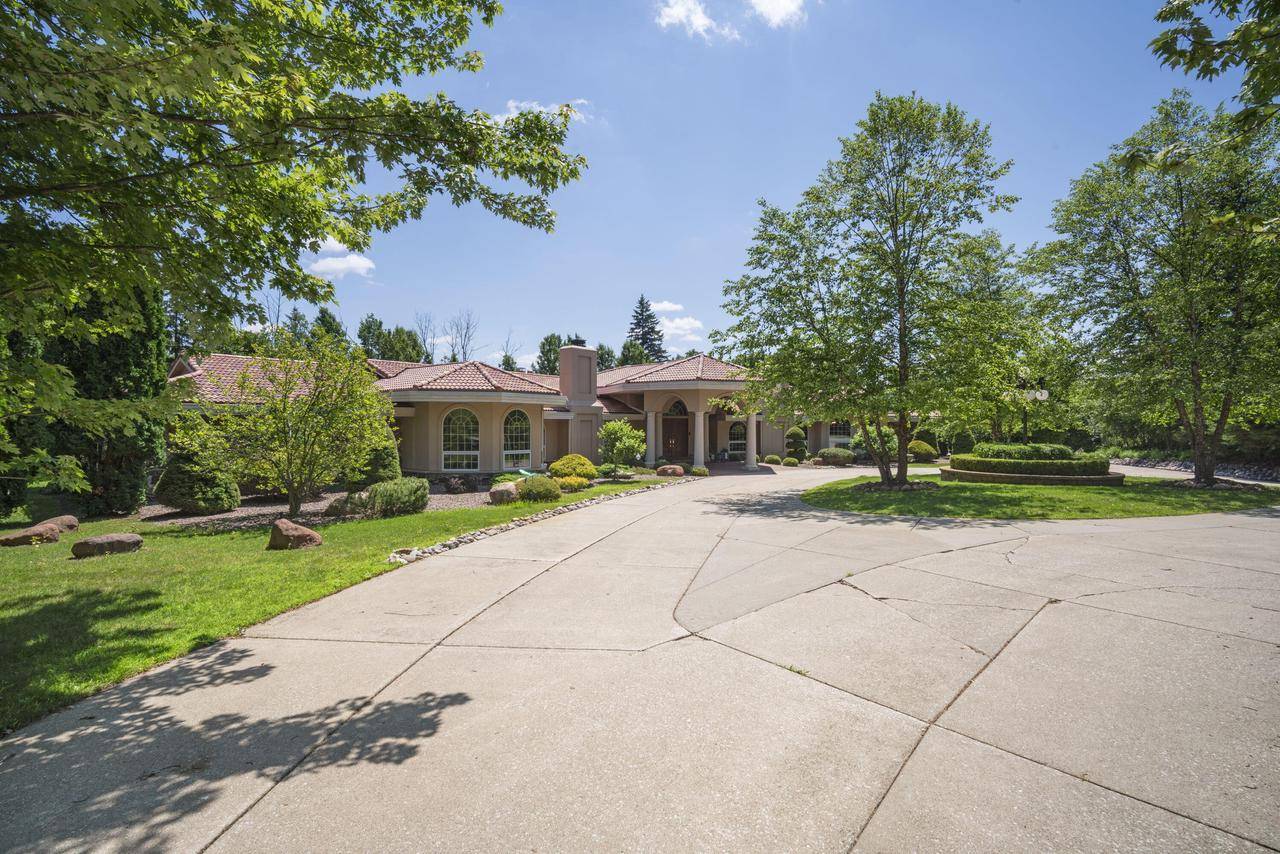 9001 N Range Line ROAD, River Hills, WI 53217