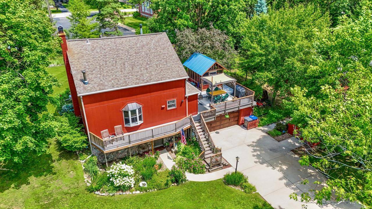 215 Criglas ROAD, Wales, WI 53183