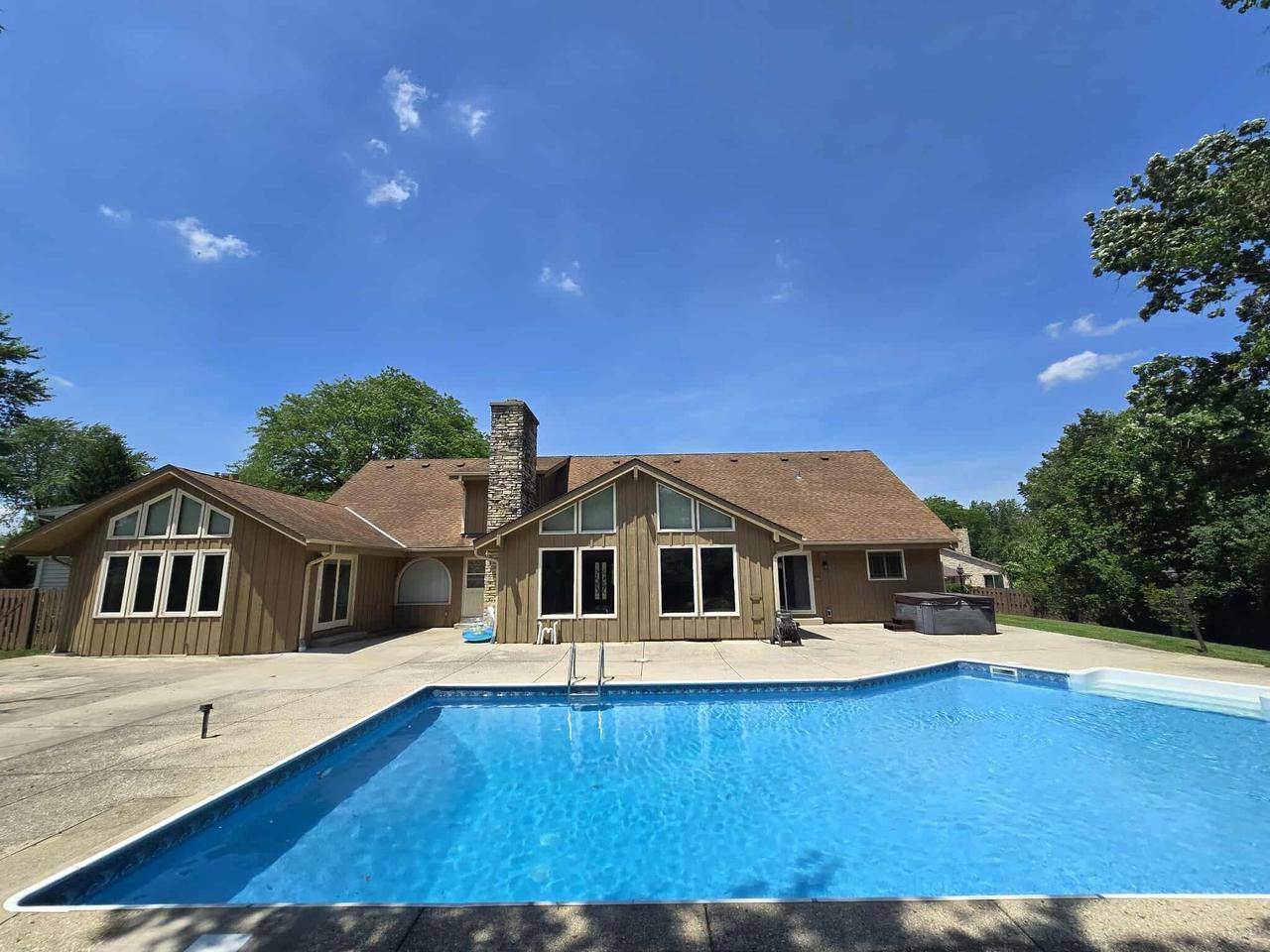 W162N8224 Tamarack COURT, Menomonee Falls, WI 53051