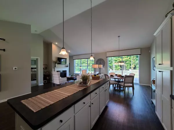 Lake Geneva, WI 53147,619 Cadence CIRCLE