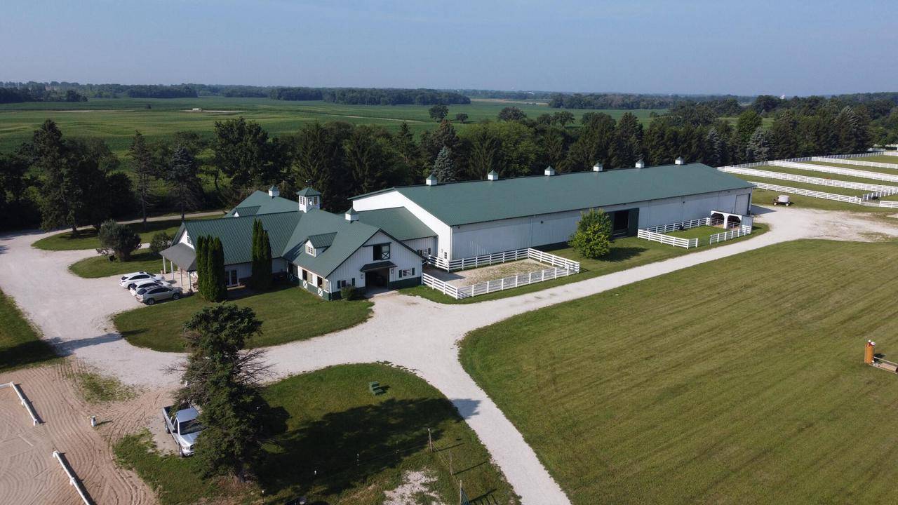 W1800 County Road B, Genoa City, WI 53128
