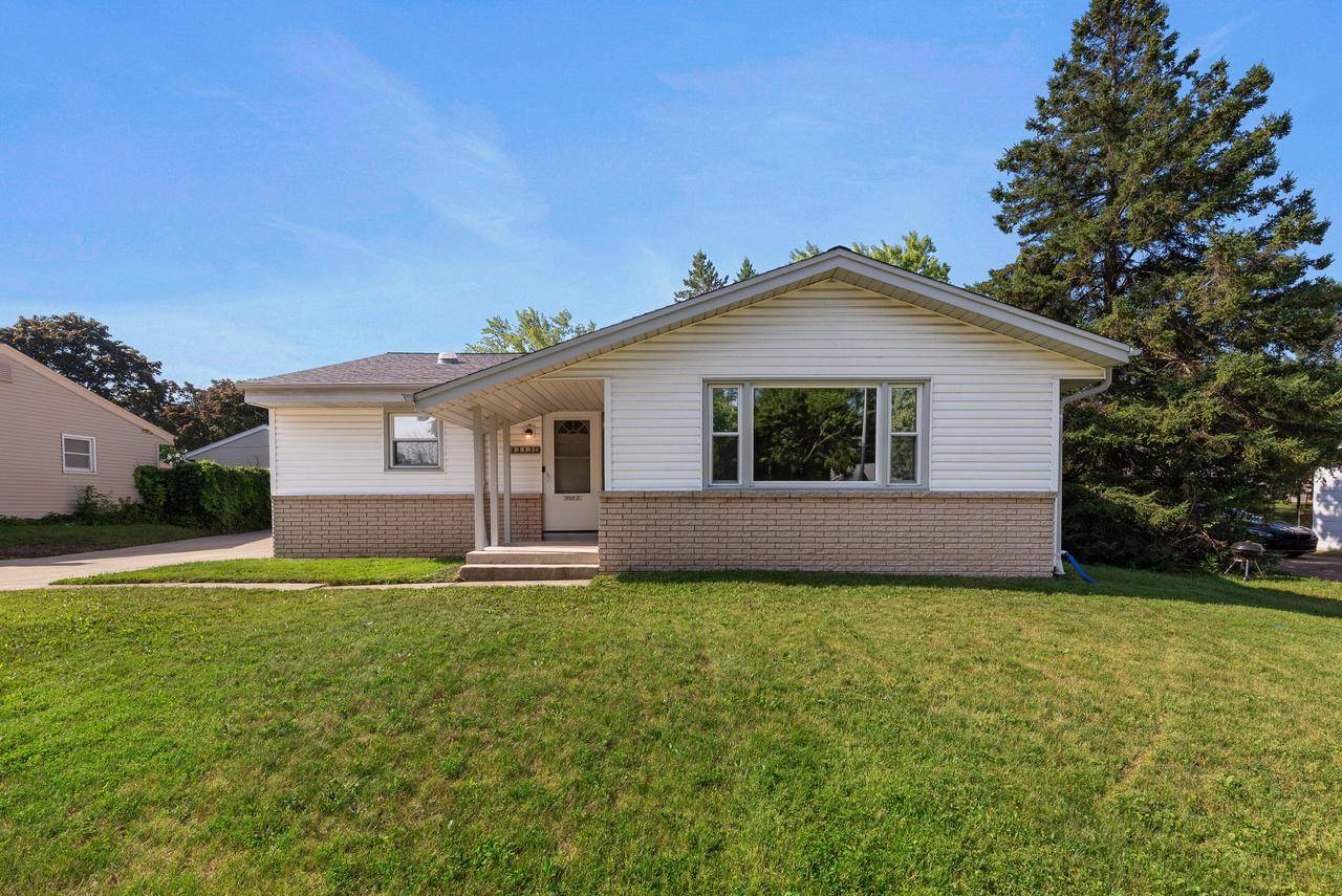 9313 W Clovernook STREET, Milwaukee, WI 53224