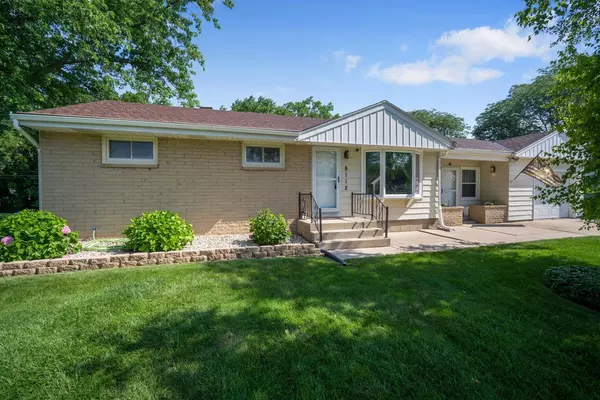 8112 W Elm COURT, Franklin, WI 53132