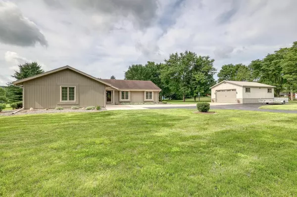 W327S8027 County Road EE, Mukwonago, WI 53149
