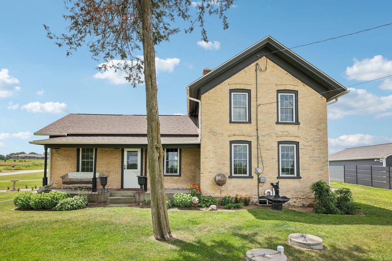 6065 S Oak ROAD, West Bend, WI 53095
