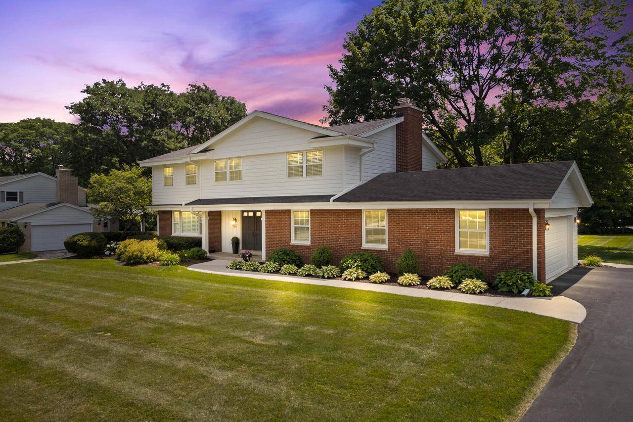 18275 Surrey LANE, Brookfield, WI 53045