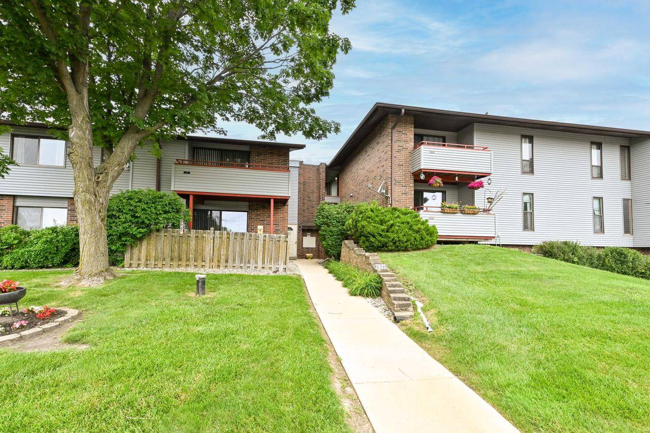 7921 S 68th STREET #207, Franklin, WI 53132