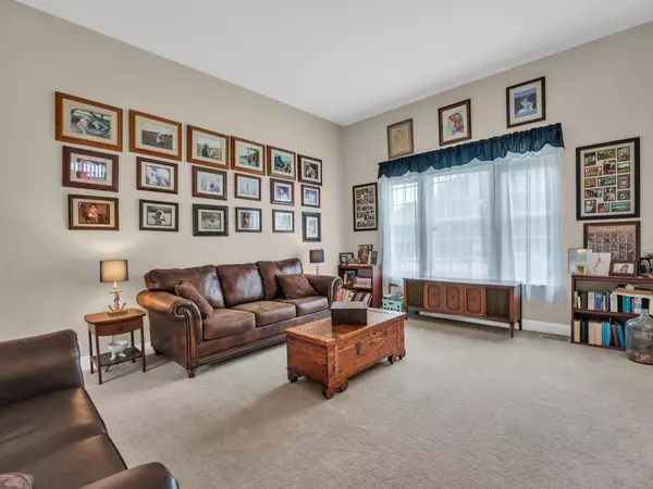 220 Highland WAY, Lake Geneva, WI 53147