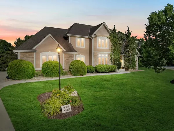 W160N5452 Westwind DRIVE, Menomonee Falls, WI 53051