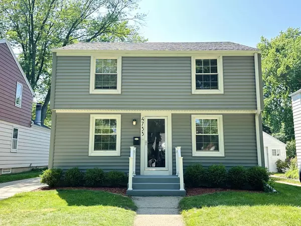 4733 N Diversey BOULEVARD, Whitefish Bay, WI 53211