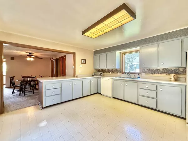 Sharon, WI 53585,118 E School STREET