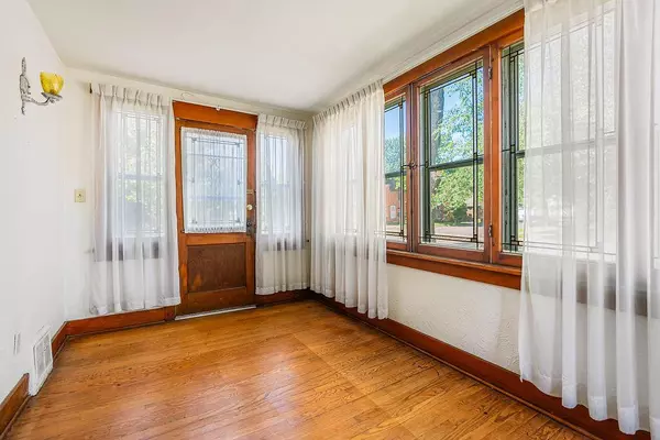 La Crosse, WI 54601,1327 West AVENUE S