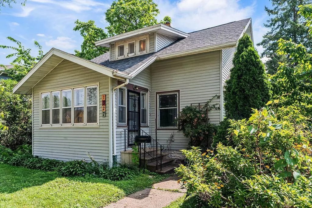 La Crosse, WI 54601,1327 West AVENUE S