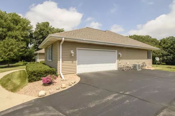 Eagle, WI 53119,548 Kettle Moraine DRIVE
