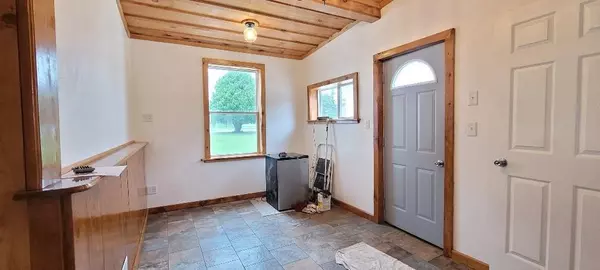 Menominee, MI 49858,2524 15th AVENUE